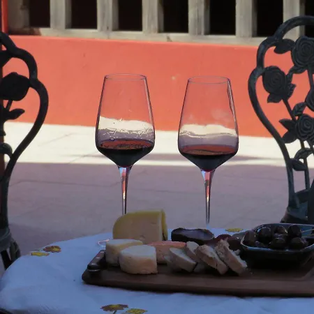 Solar Dos Alperces - Serra Da Estrela - Turismo De Aldeia Bed and Breakfast 4*