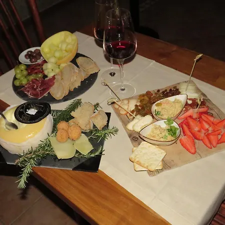 Solar Dos Alperces - Serra Da Estrela - Turismo De Aldeia Bed and Breakfast