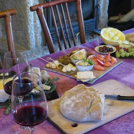 Solar Dos Alperces - Serra Da Estrela - Turismo De Aldeia Bed and Breakfast Travancinha