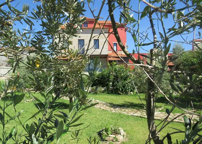 Solar Dos Alperces - Serra Da Estrela - Turismo De Aldeia Bed and breakfast